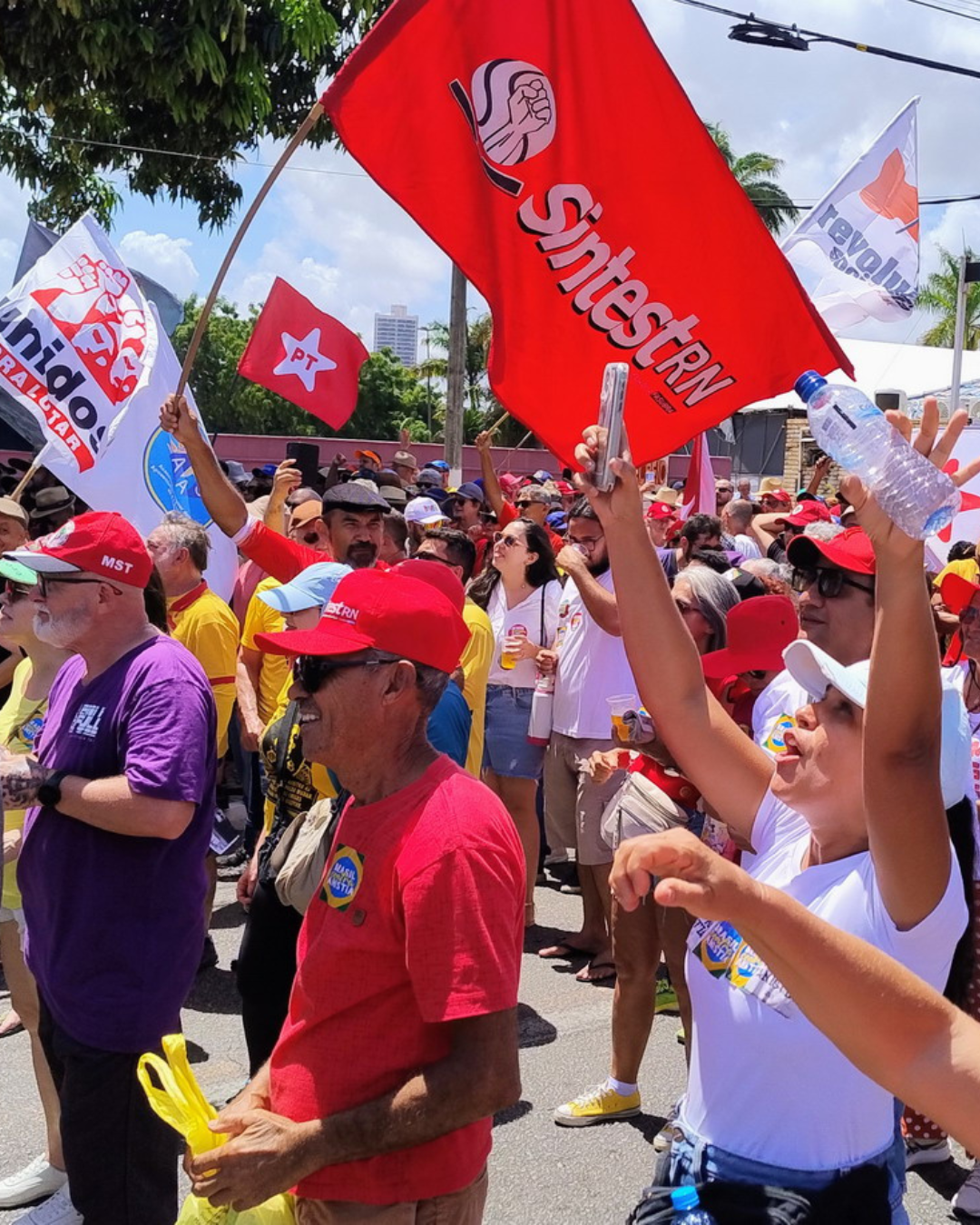 SINTEST soma-se ao povo e vai às ruas contra PL da dosimetria e denuncia Congresso inimigo do povo