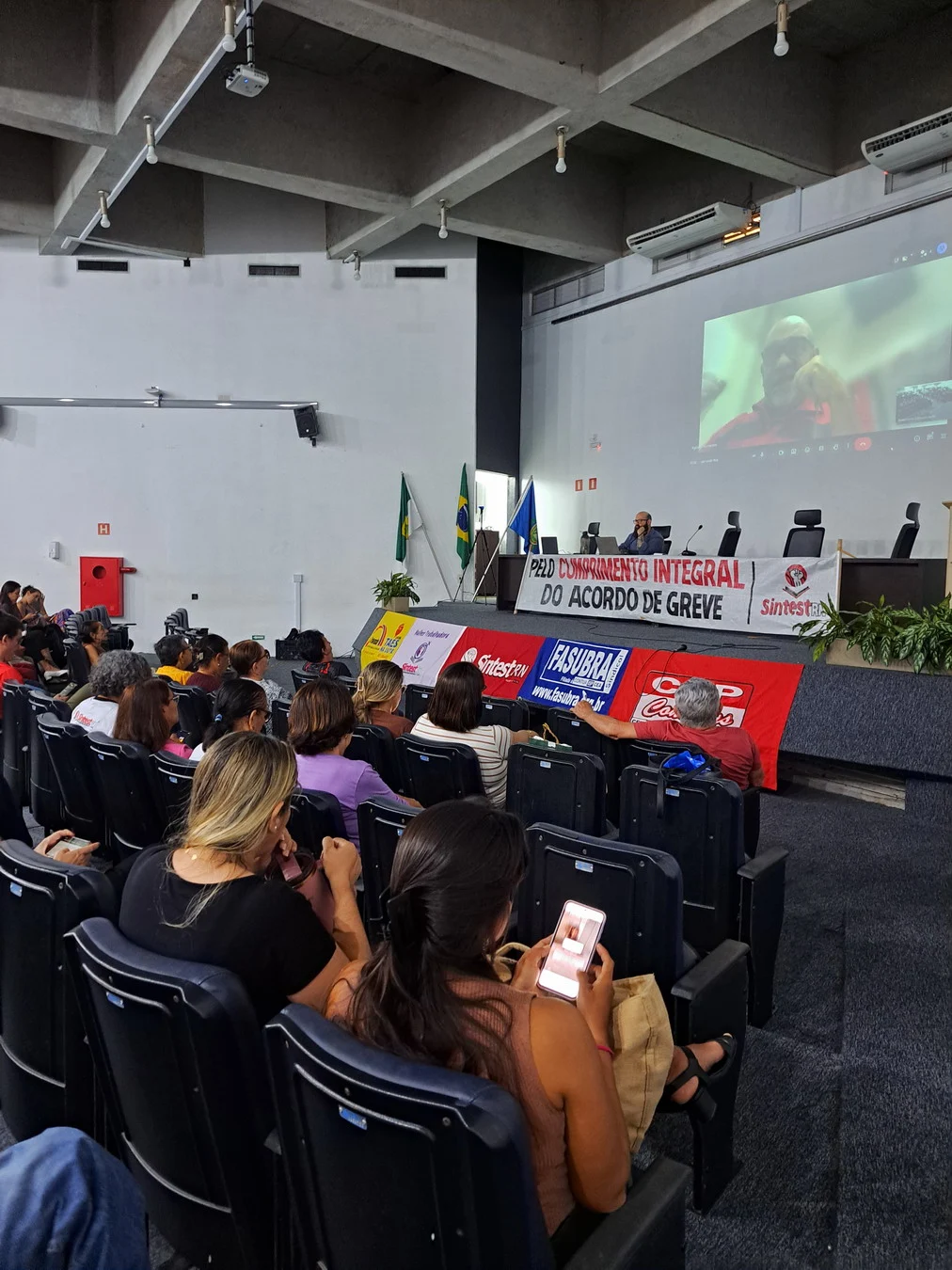 Assembleia de greve na UFRN aprofunda debate sobre RSC-TAE e explicita limites da regulamentação atual