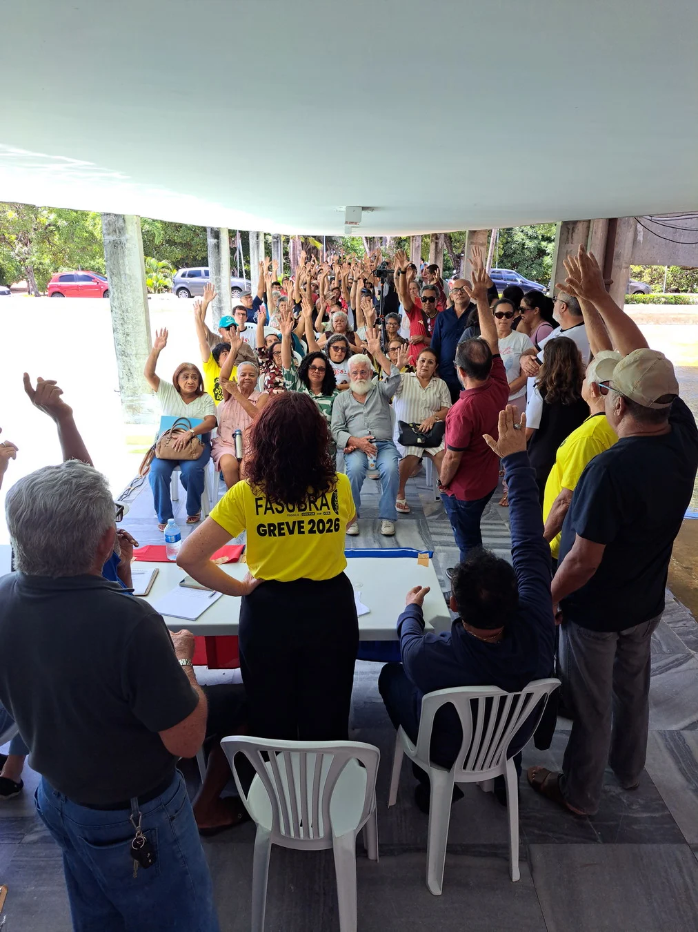 Assembleia no pátio da Reitoria aprova encaminhamentos e reforça mobilização da greve na UFRN