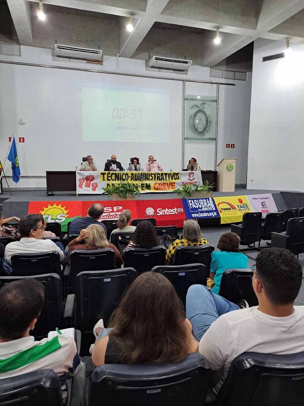 Assembleia de greve dos TAEs da UFRN promove sabatina com pré-candidatos à Reitoria