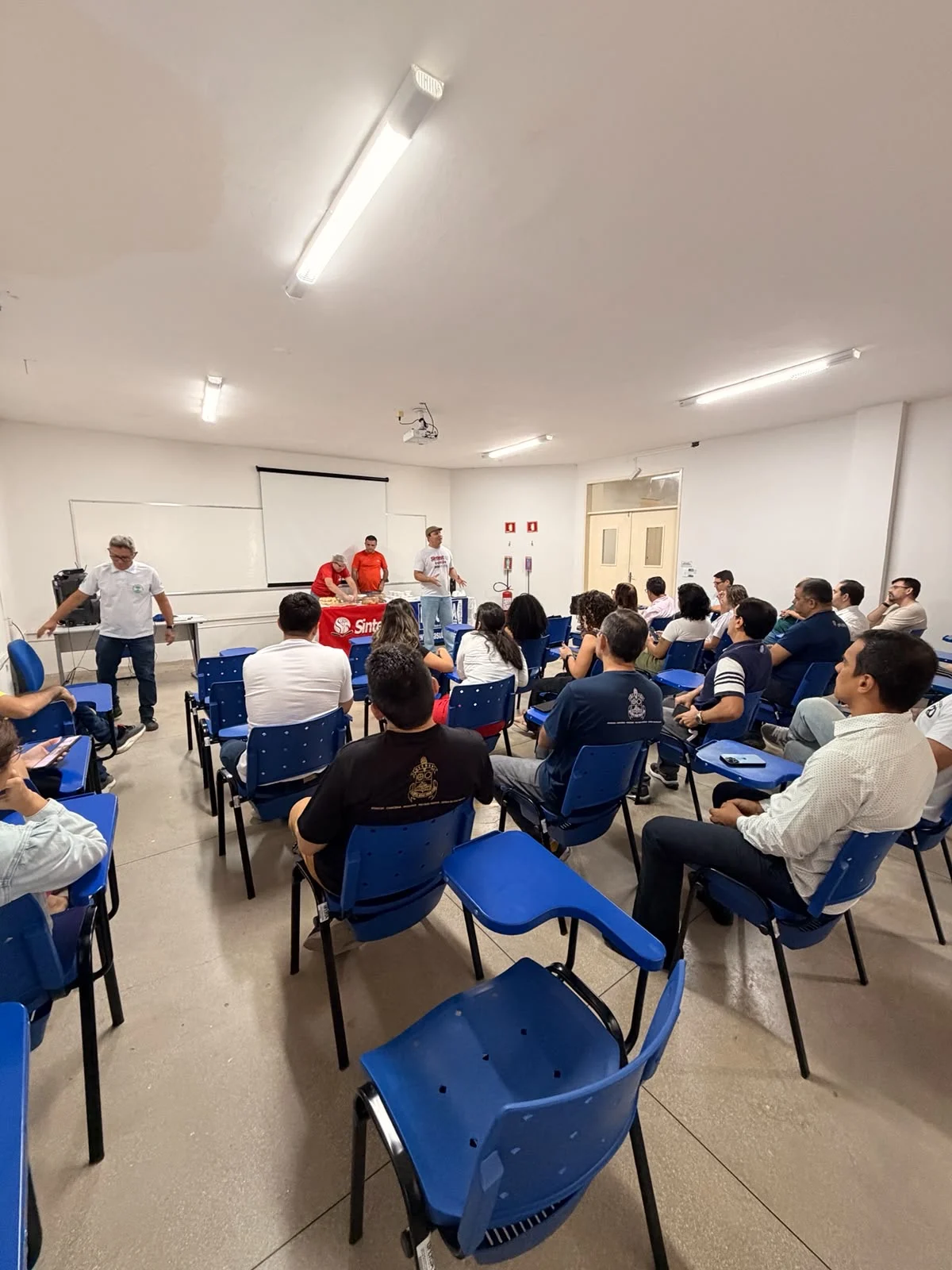 Cafés da manhã fortalecem diálogo com servidores e ampliam filiações ao SINTEST/UFERSA